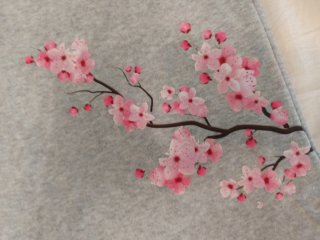 Pantalones cortos Sakura grises con flores