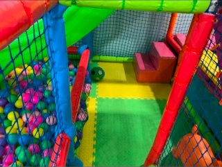 Parque de bolas infantil asi como en la foto