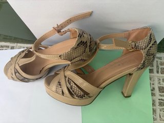 Sandalias Beige/Multicolor Talla 38