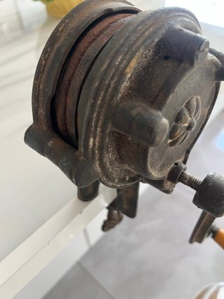 Affilatore di coltelli manuale antico