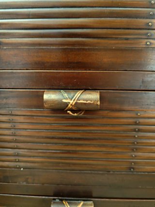 Aparador antiguo madera y bambú