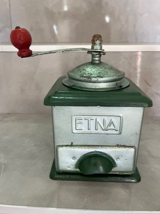 Antiguo Molinillo de Café ETNA