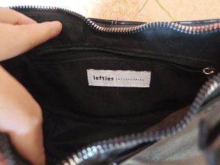 Bolso negro Lefties