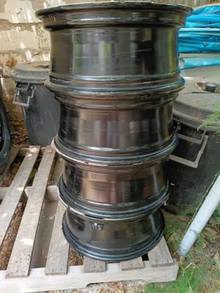 Llanta Toyota Negra y Plateada 17"