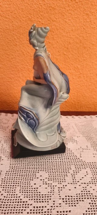 Figura La Vida Porcelana Azul y Oro