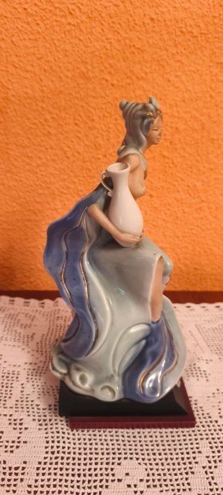 Figura La Vida Porcelana Azul y Oro