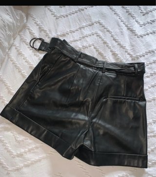 Pantalones cortos de cuero Zara mujer XS