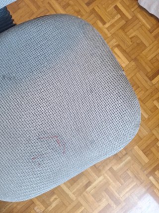 Silla de oficina ergonómica gris