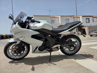 Kawasaki ER6f Blanca metalizado