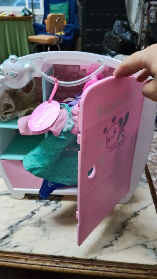 Armario Nenuco rosa con accesorios