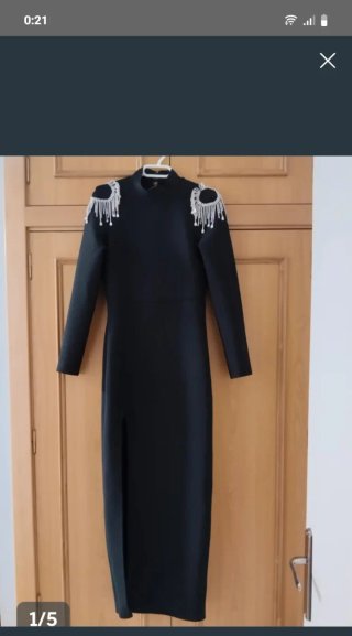 Vestido negro con pedrería