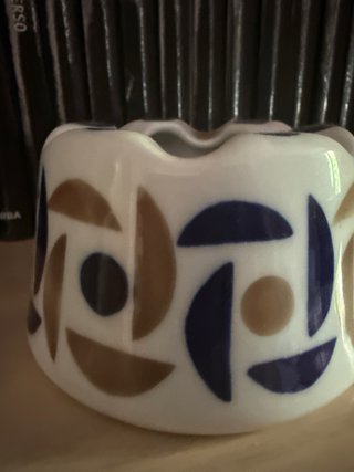 Cenicero de cerámica con diseño