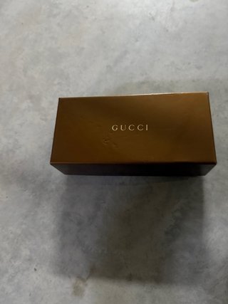 Funda y caja gafas Gucci marrones