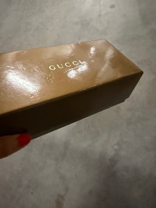 Funda y caja gafas Gucci marrones
