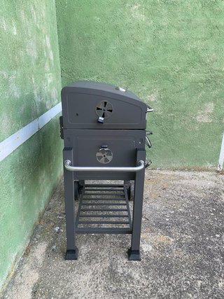 Barbacoa de carbón gris