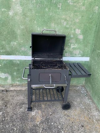 Barbacoa de carbón gris