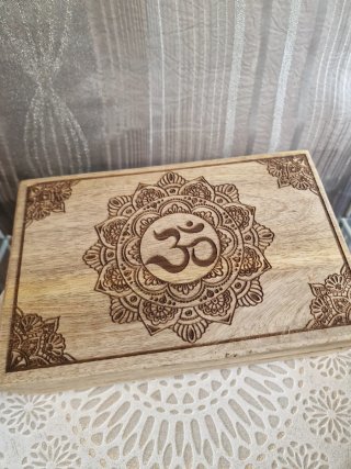 Caja de madera Ganesha con velas y adornos