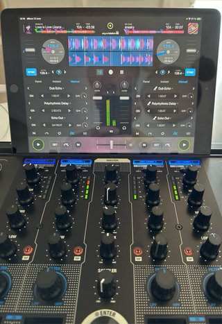 Reloop Mixon 8 Pro + Mochila UDG Ultimate