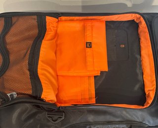 Reloop Mixon 8 Pro + Mochila UDG Ultimate