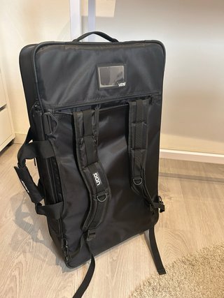 Reloop Mixon 8 Pro + Mochila UDG Ultimate