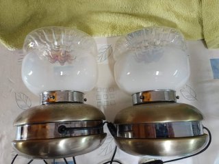 Lampade antiche dorate e trasparenti