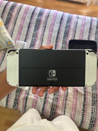 Nintendo Switch OLED + 4 juegos