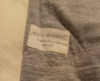 Camiseta Alvaro Moreno gris con escudo