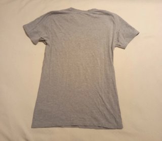 Camiseta Alvaro Moreno gris con escudo