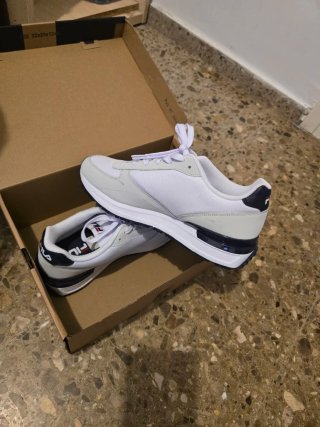 Zapatillas Fila Blancas Nuevas con Caja