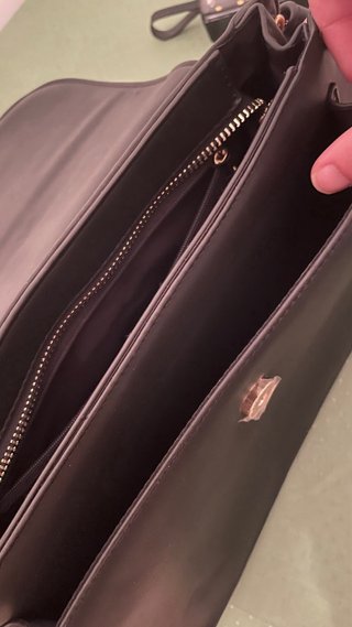 Bolso de mujer negro con detalle de flecos