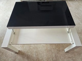 Mueble de salón moderno en blanco y negro brillo