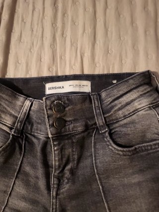 Pantalones vaqueros Bershka grises