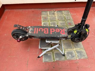 Patinete Eléctrico Red Bull KTM