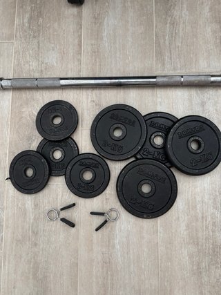 Barra y discos de pesas