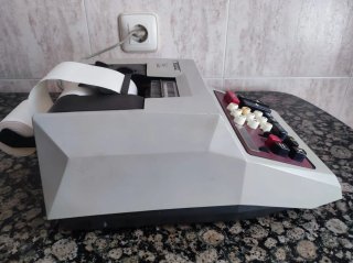 Calculadora mecánica o sumadora Olivetti antigua