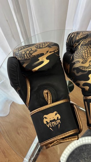 Guantes de Boxeo Venum Dragón Dorado