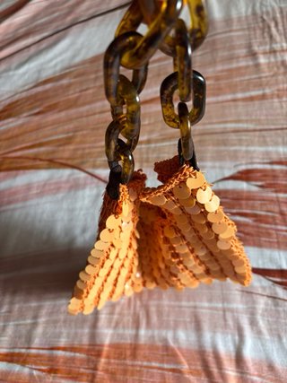 Bolso Parfois naranja con abalorios