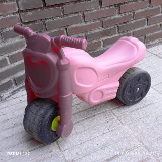 Moto infantil Feber rosa y morada