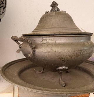 Taça antiga com prato e tampa