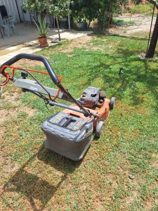 Cortacésped Husqvarna Naranja sin traccion