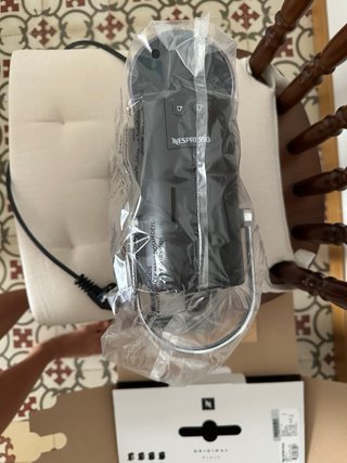 Cafetera Nespresso Pixie Titan + 40 cápsulas