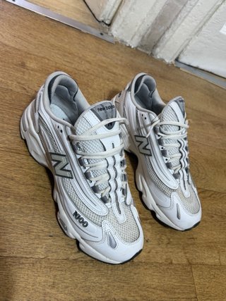 New Balance 1000 Talla 42 Gris Blanco