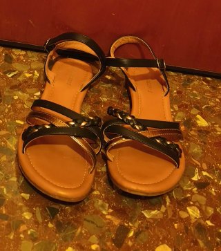 Sandalias de verano mujer negras y doradas