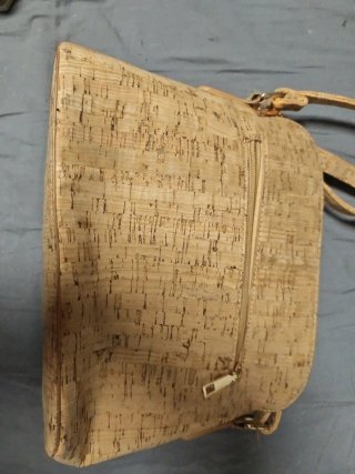 Bolso de corcho con estampado colorido