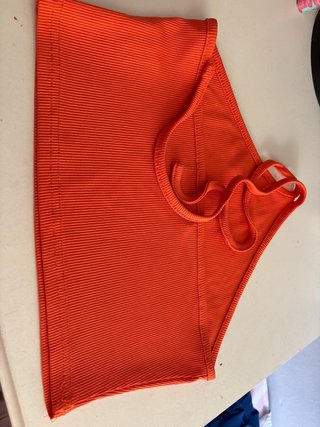 Top naranja de tirantes