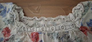Maglietta bambina floreale con pizzo
