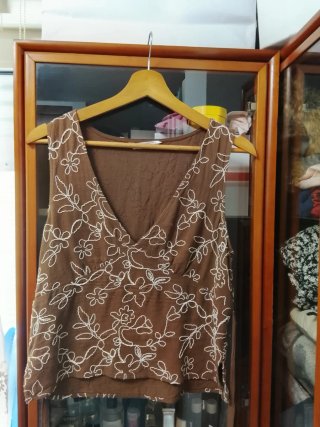 Conjunto mujer marrón y blanco