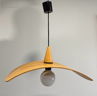 Lámpara de techo madera.
