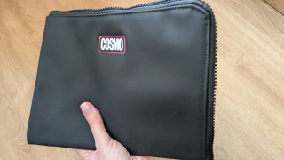 Cartera negra con cremallera