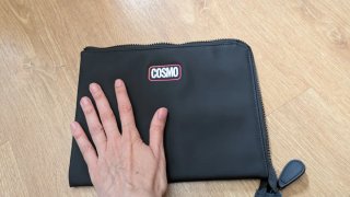 Cartera negra con cremallera